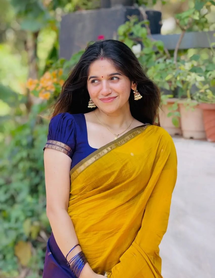 Gold Butti Banarasi Saree
