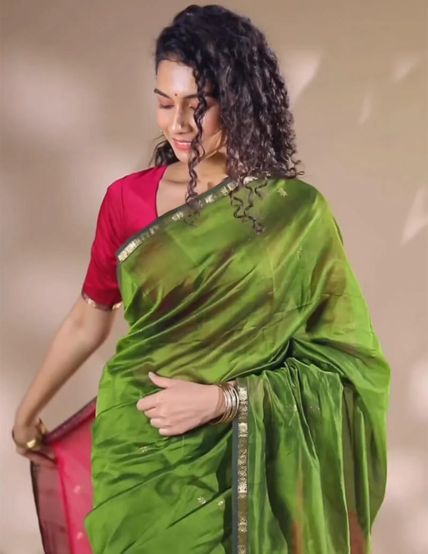 Mehndi Butti Banarasi Saree