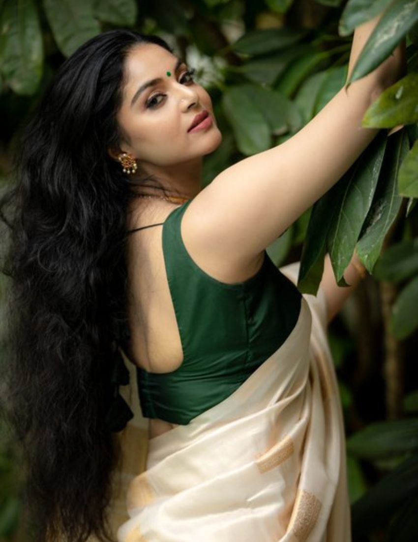 Cream White Traditional Border Saree