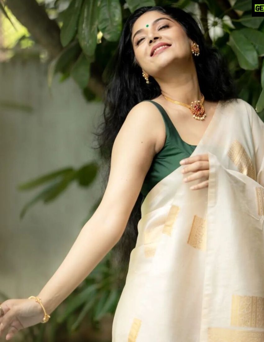 Cream White Traditional Border Saree